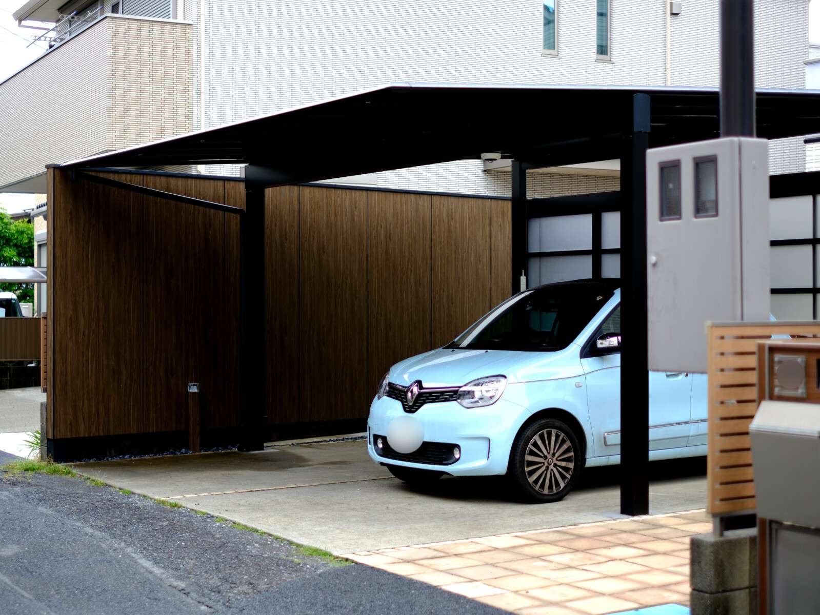 タカショーエバーアートウォール木目調フェンスによる目隠し塀