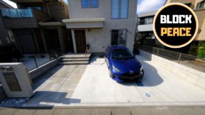 一条工務店の建物に調和する、ワイドな浮き階段が印象的なモダンな正面外構