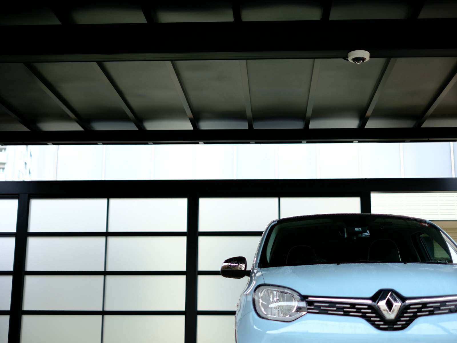 ブラックポリカのスカイリードと最高スクリーンMグローリアが愛車になじむ