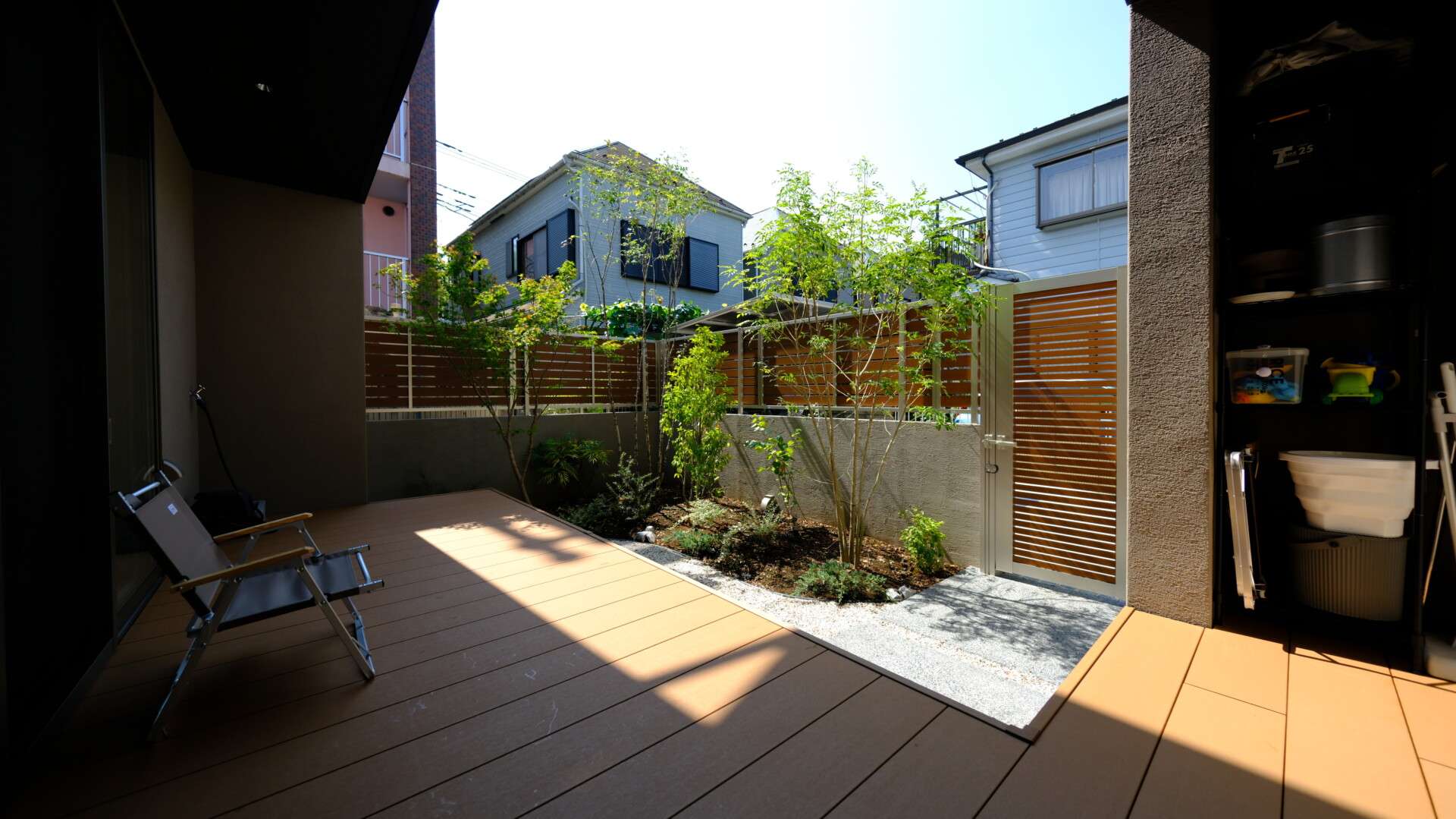 リウッドデッキから望むプライベートガーデンの眺め2