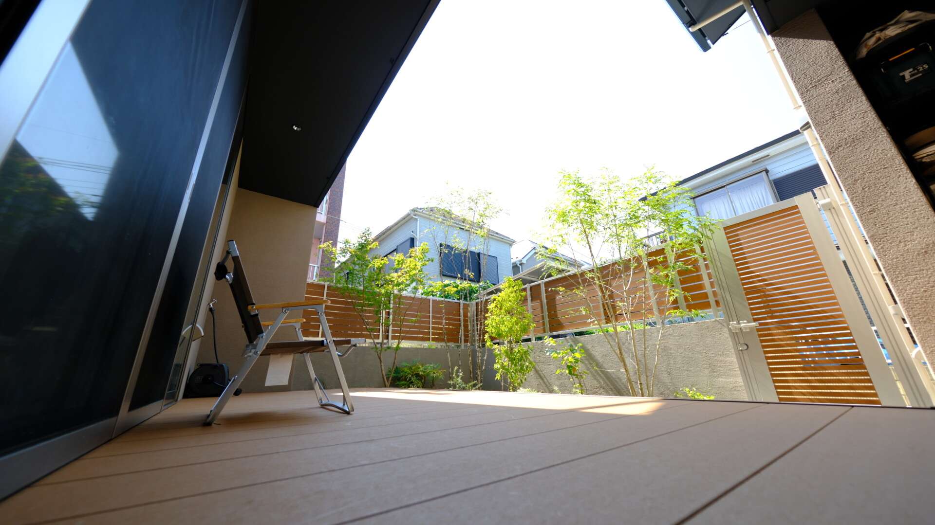 リウッドデッキから望むプライベートガーデンの眺め3