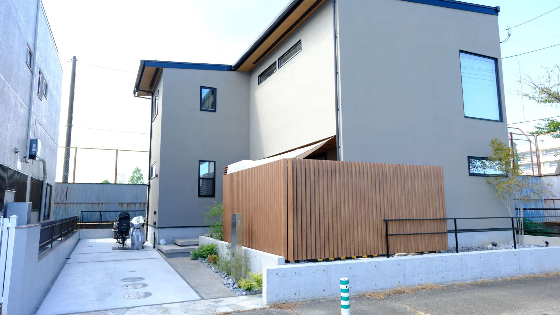 ローメンテナンスな和風ロックガーデンと自然石を活かした植栽