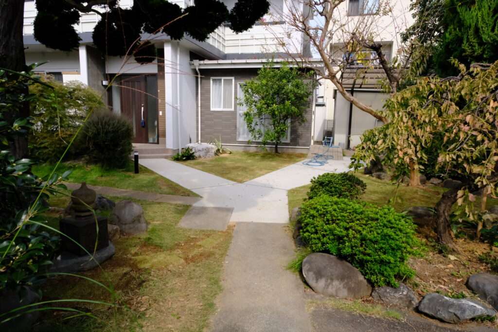 施工後の外構。すっきりとした土間コンクリートの仕上がり