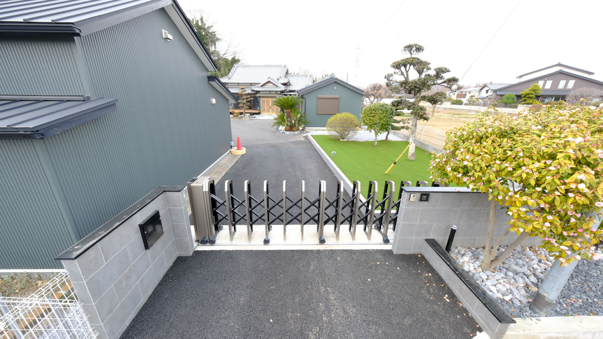 きれいにリフォームされた入口の全景