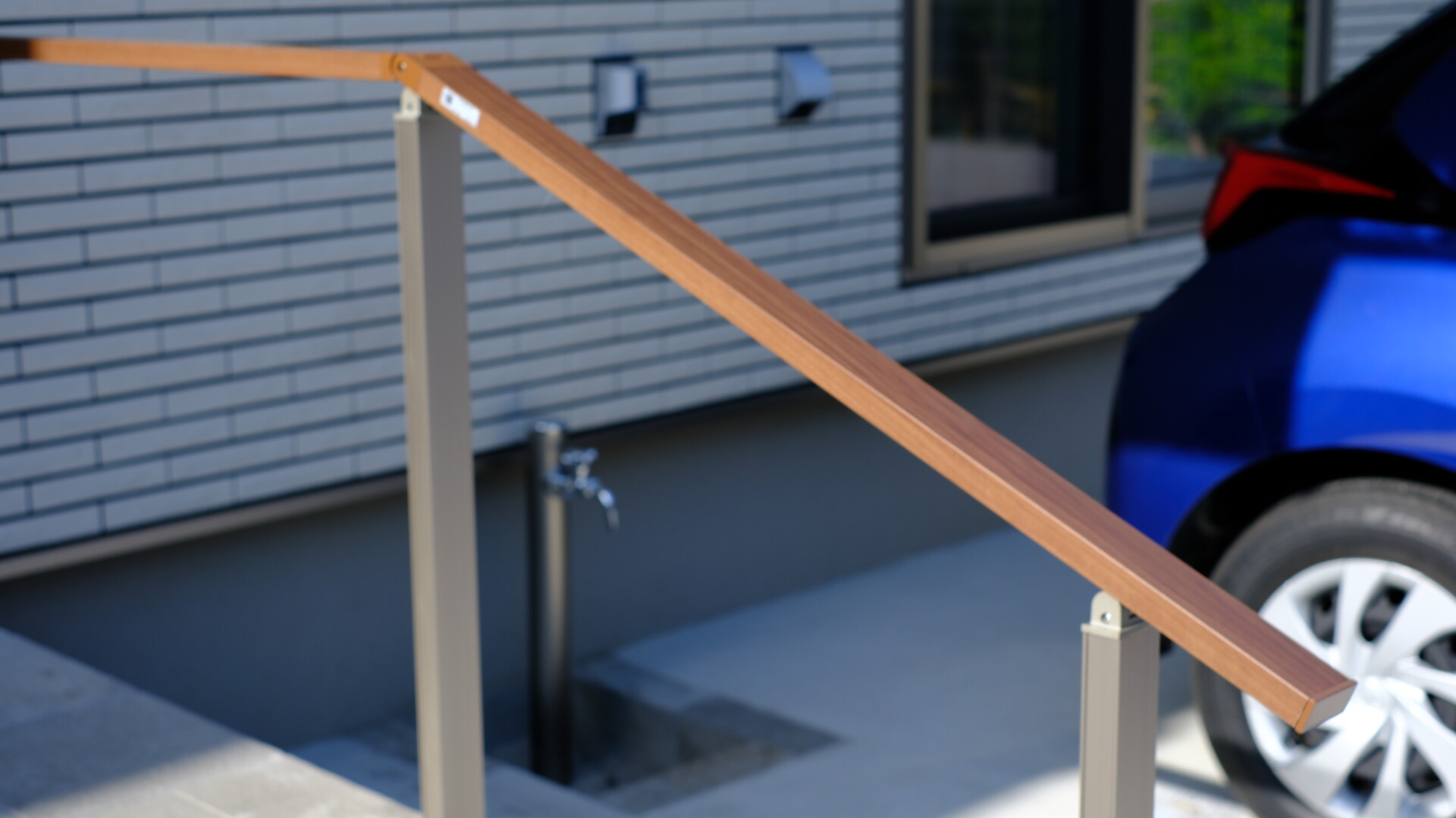 スリムな手すりのアップ