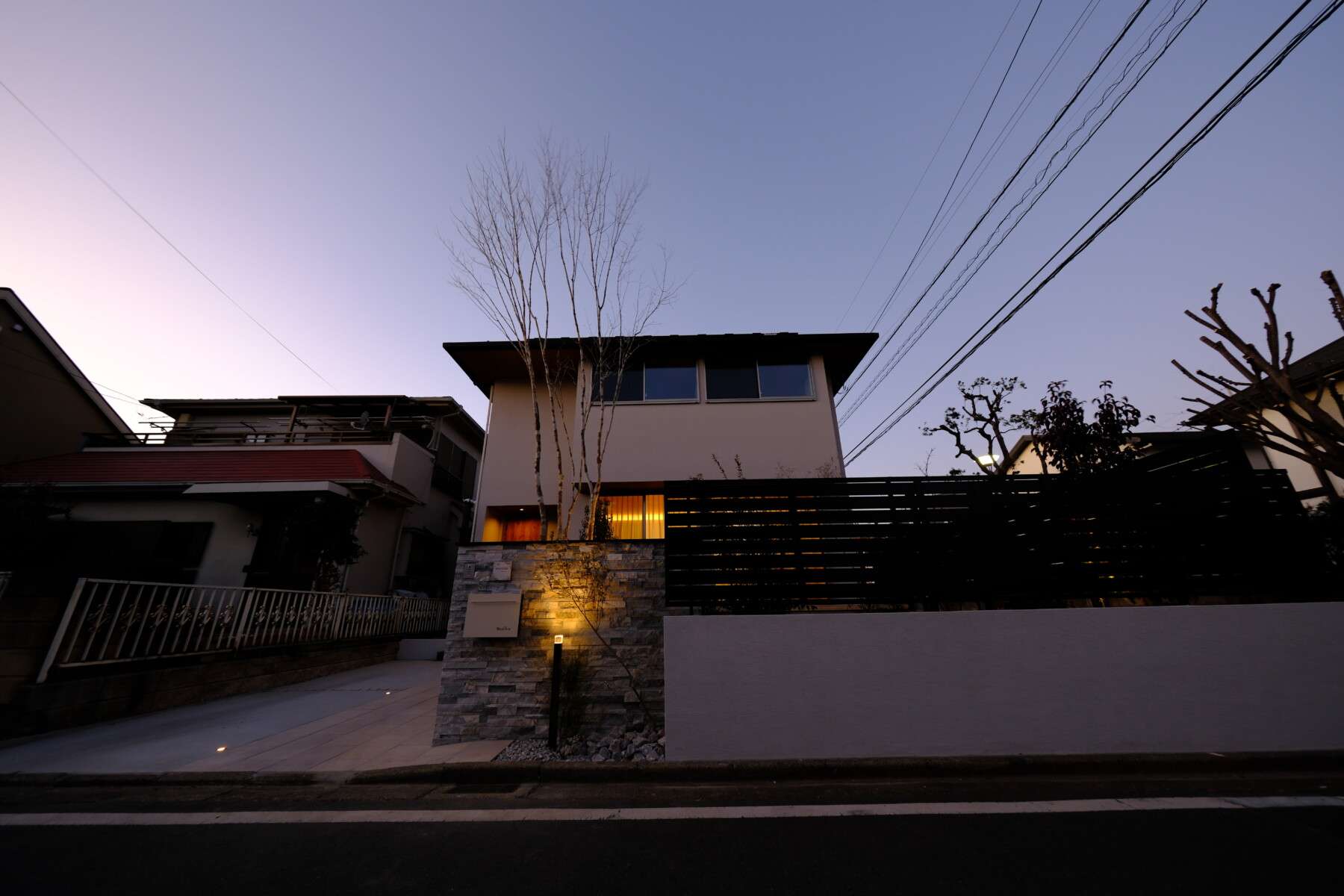 美しい門まわりの夜景