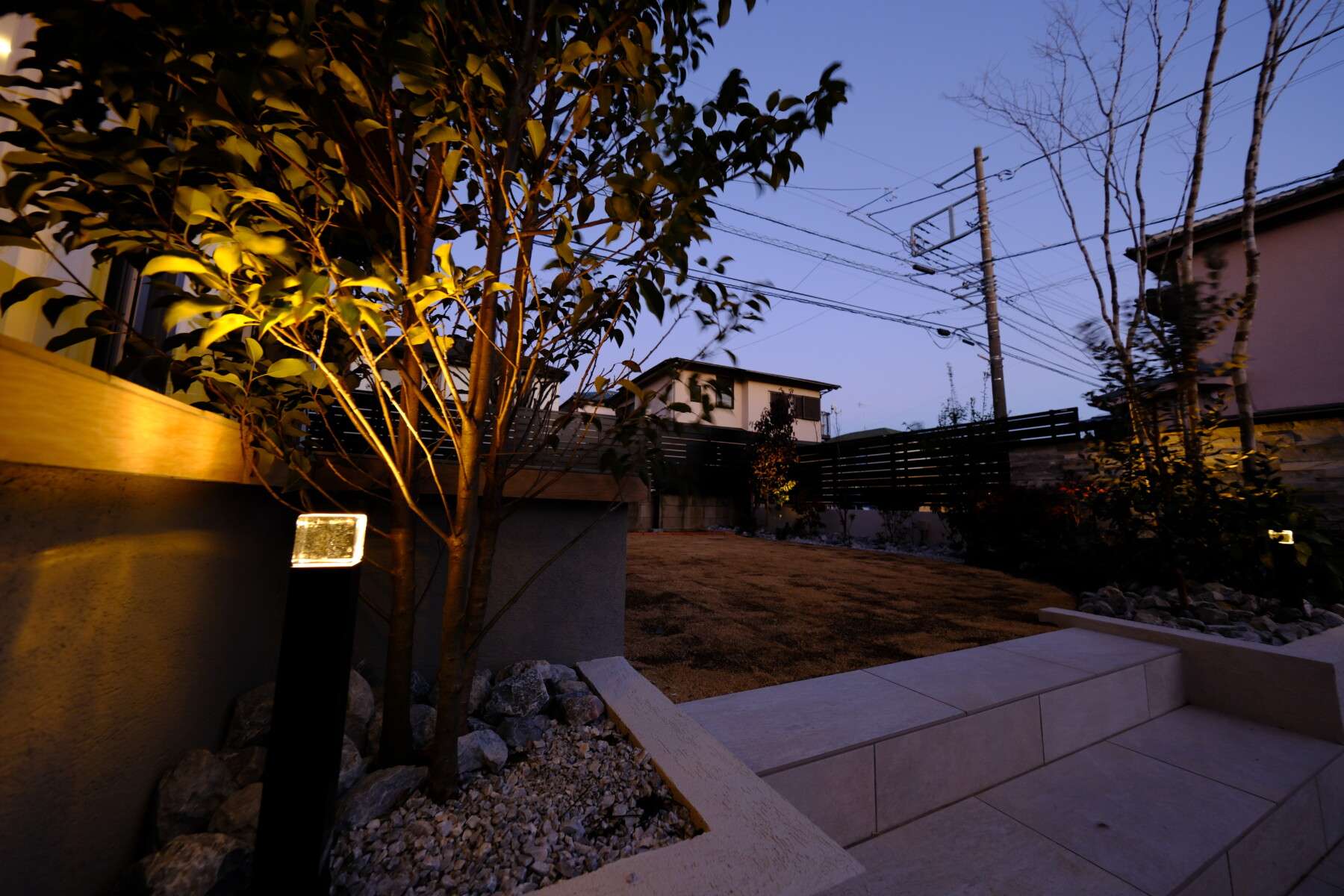 夜の景観と防犯を兼ねたライトアップ事例