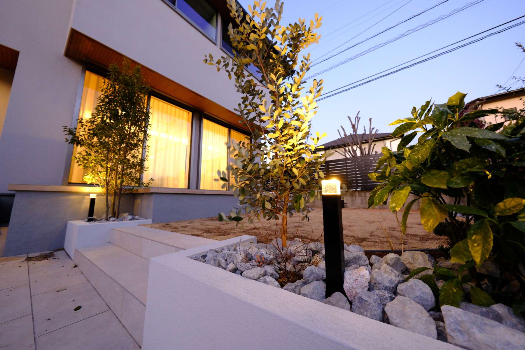 夜の景観と防犯を兼ねたライトアップ