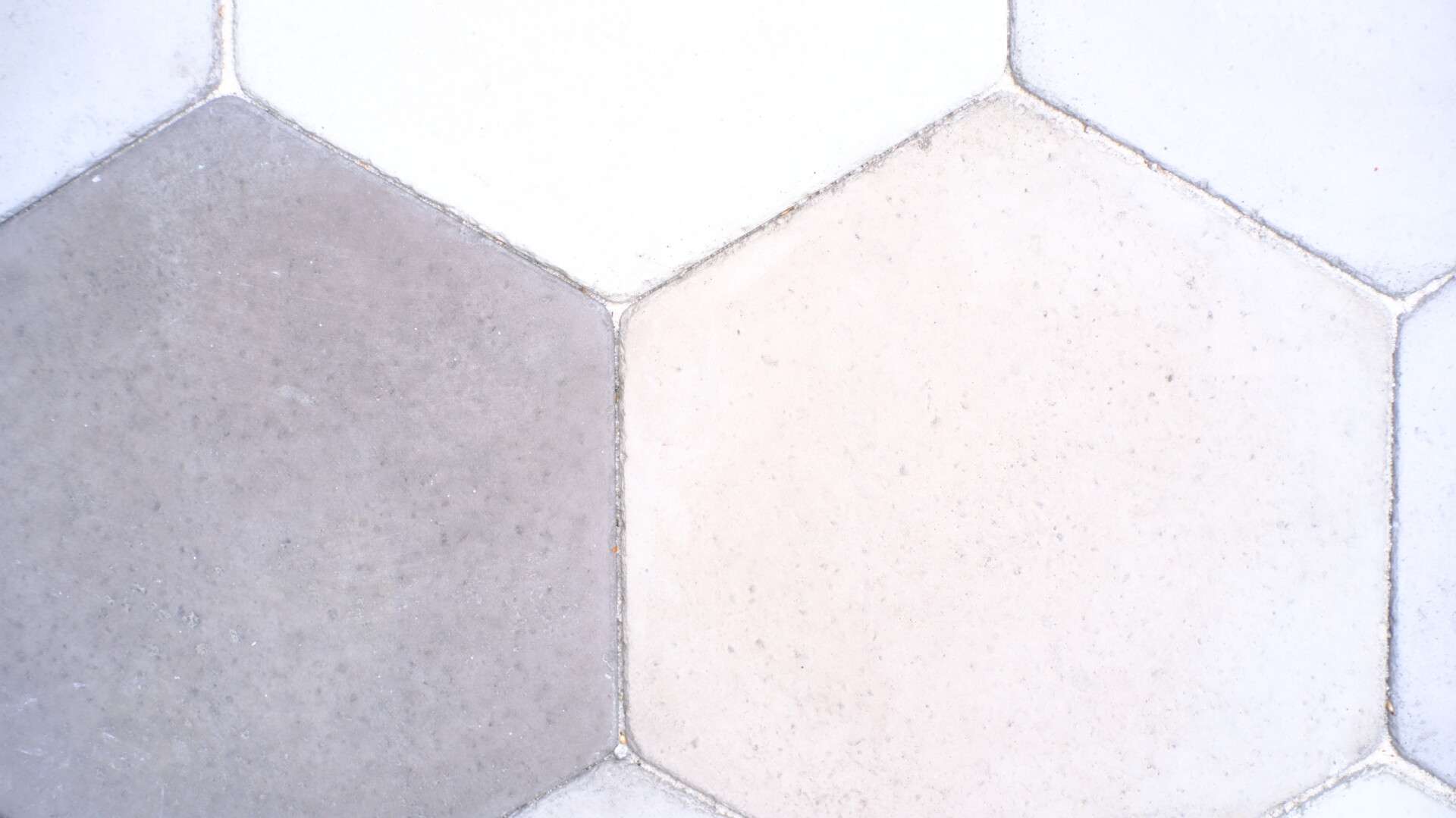 六角形の東洋工業製ニュートペイブ ヘキサーのアップ