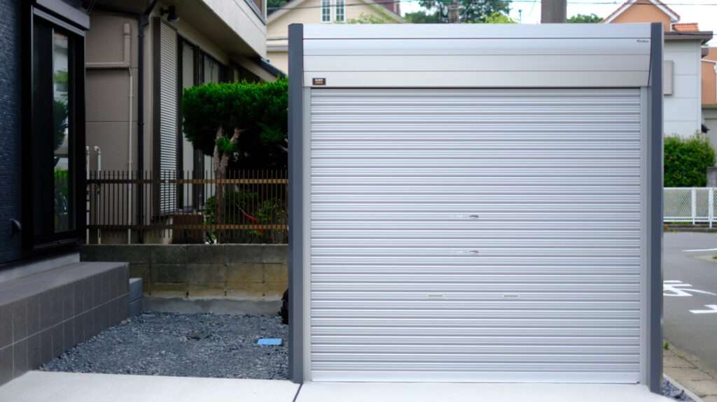 稲葉製作所アルシアフィット物置。バイク保管用としても利用可能なサイズ感。