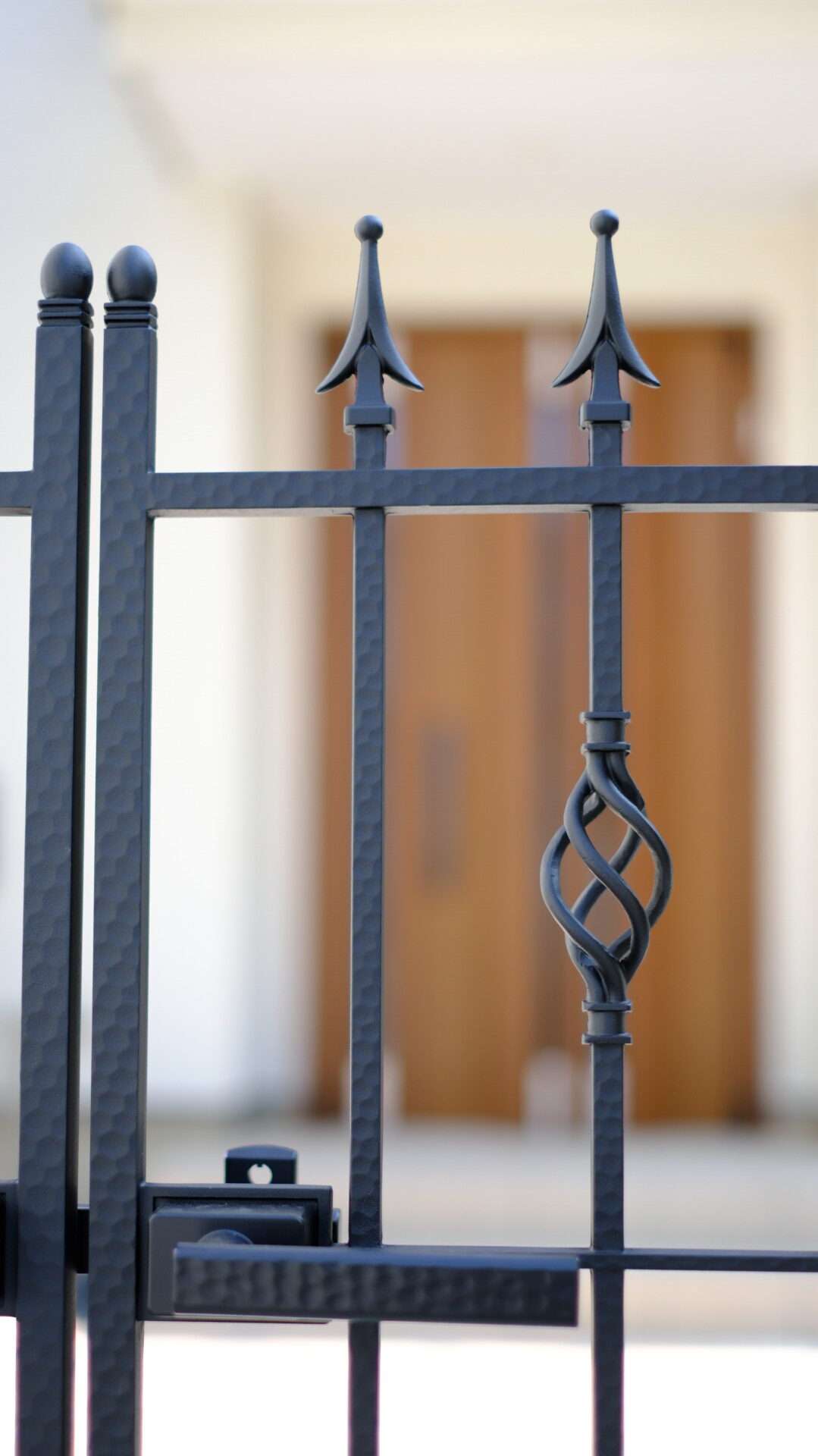 ロートアイアン風のアルミ鋳物門扉ラフィーネのディテール