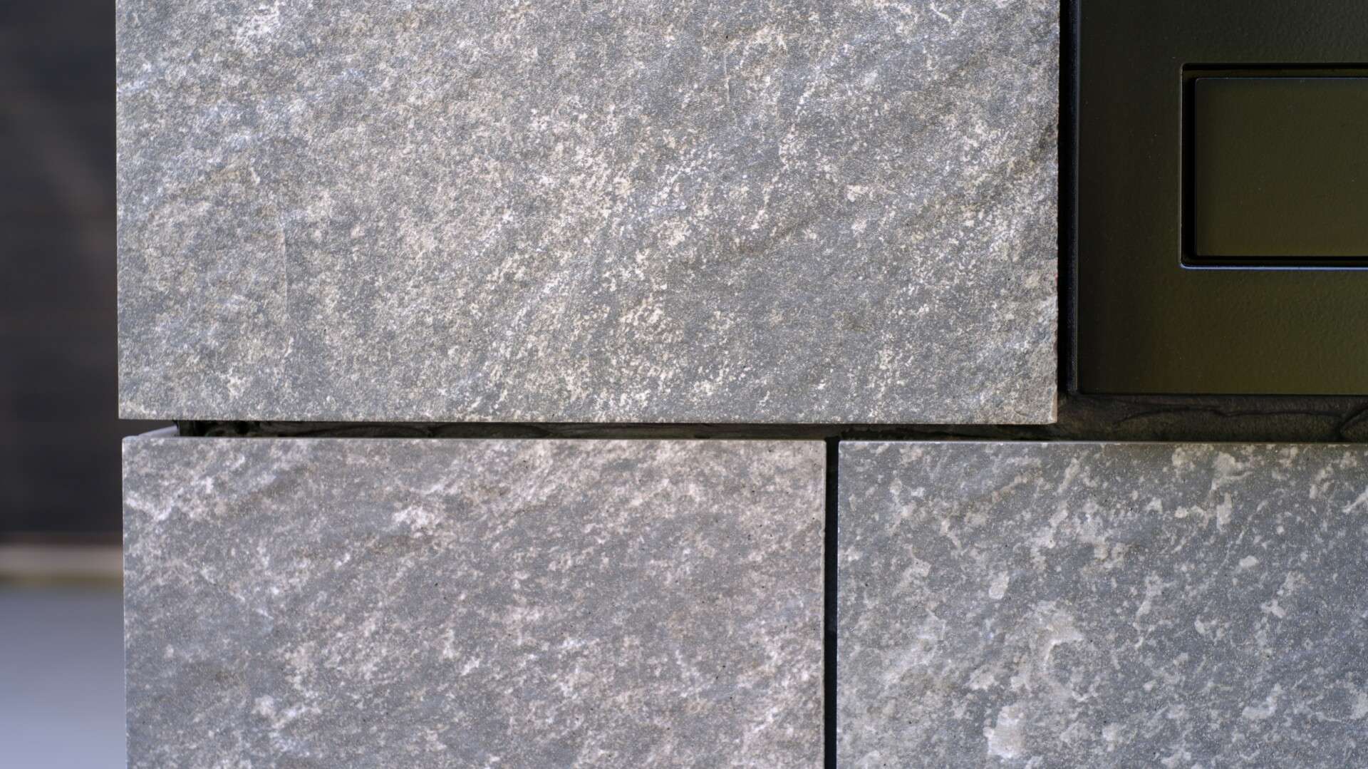 ストーンタイプコレクションを使ったおしゃれな門柱のアップ