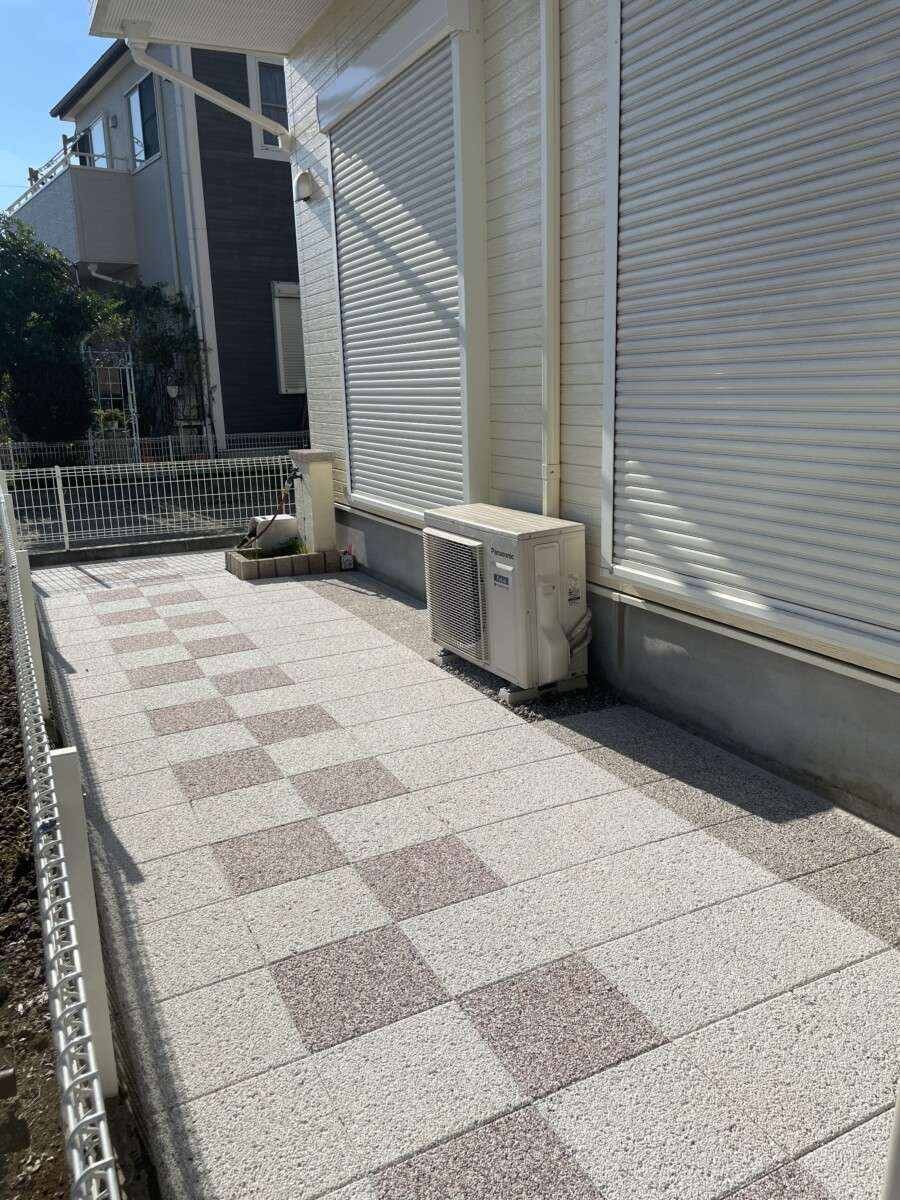 　3色を組み合わせたおしゃれな舗装デザイン。全体の調和が美しい