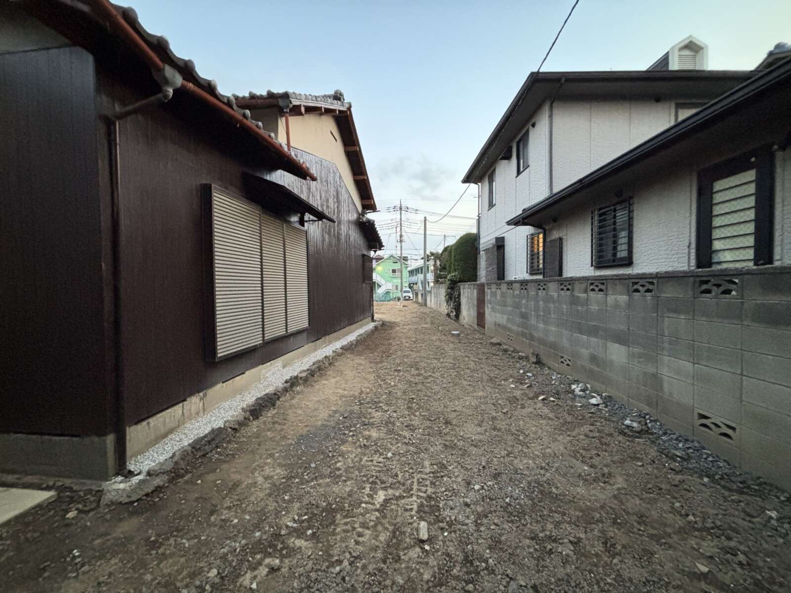 家から外に出る方向の施工前写真