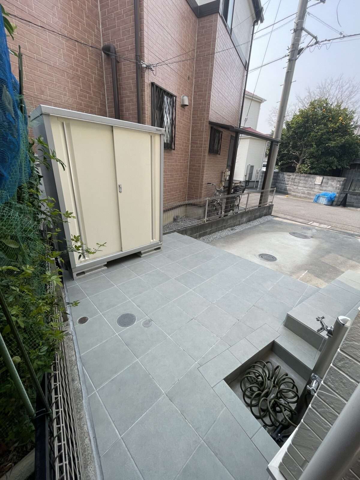 段差が解消されて使いやすくなったタイルデッキ（施工後）

