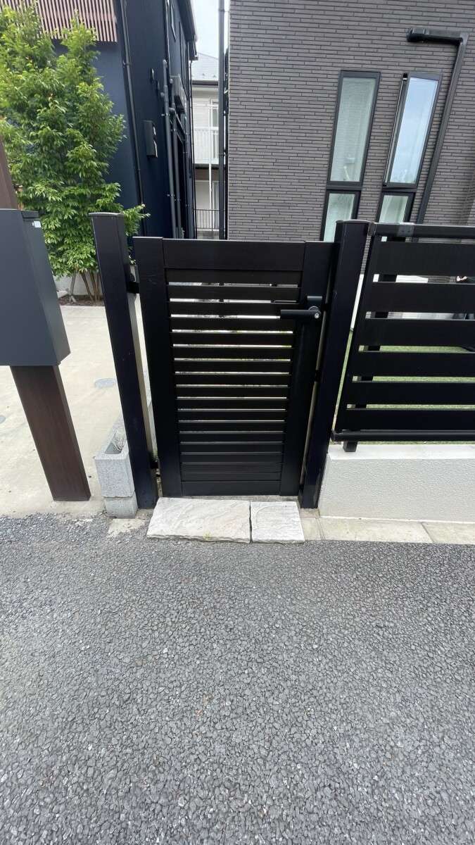 勝手口の前の水除け