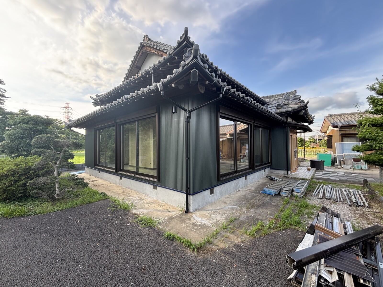 リビングから庭への段差が大きく不便なbefore写真