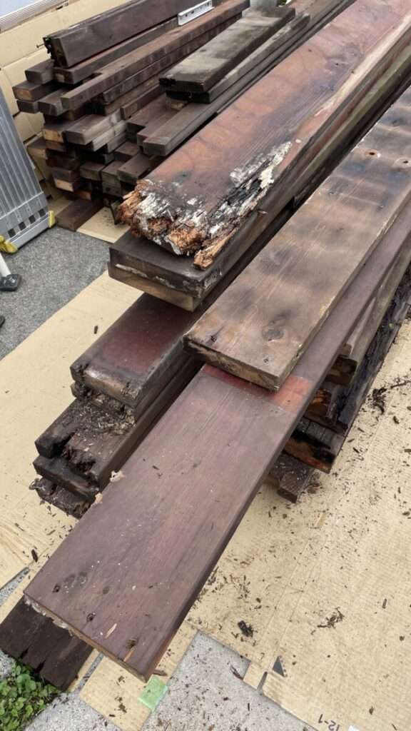 木材の劣化がわかる写真のアップ