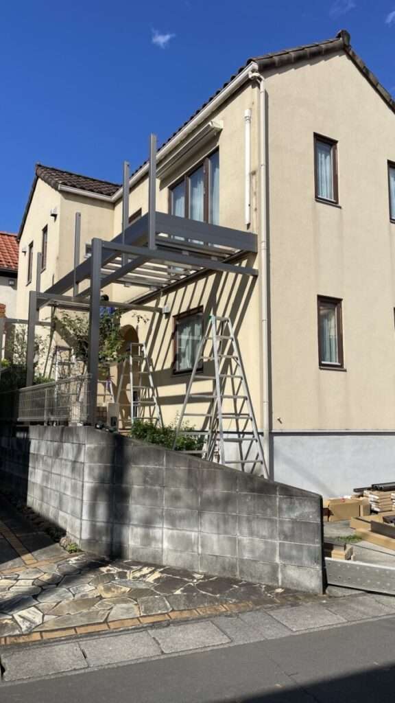 三協アルミ「オルネ」の骨組み。腐食に強いアルミ製の強固な根太（ねだ）構造。