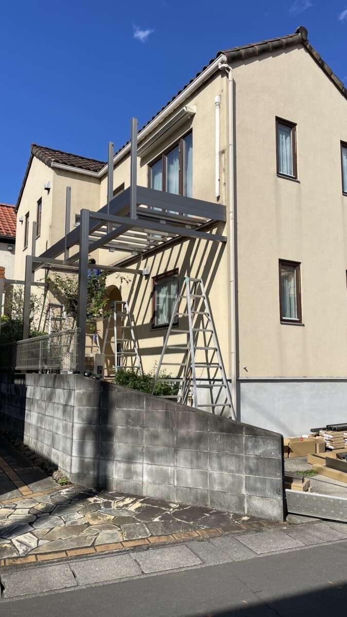 三協アルミ「オルネ」の骨組み。腐食に強いアルミ製の強固な根太（ねだ）構造。