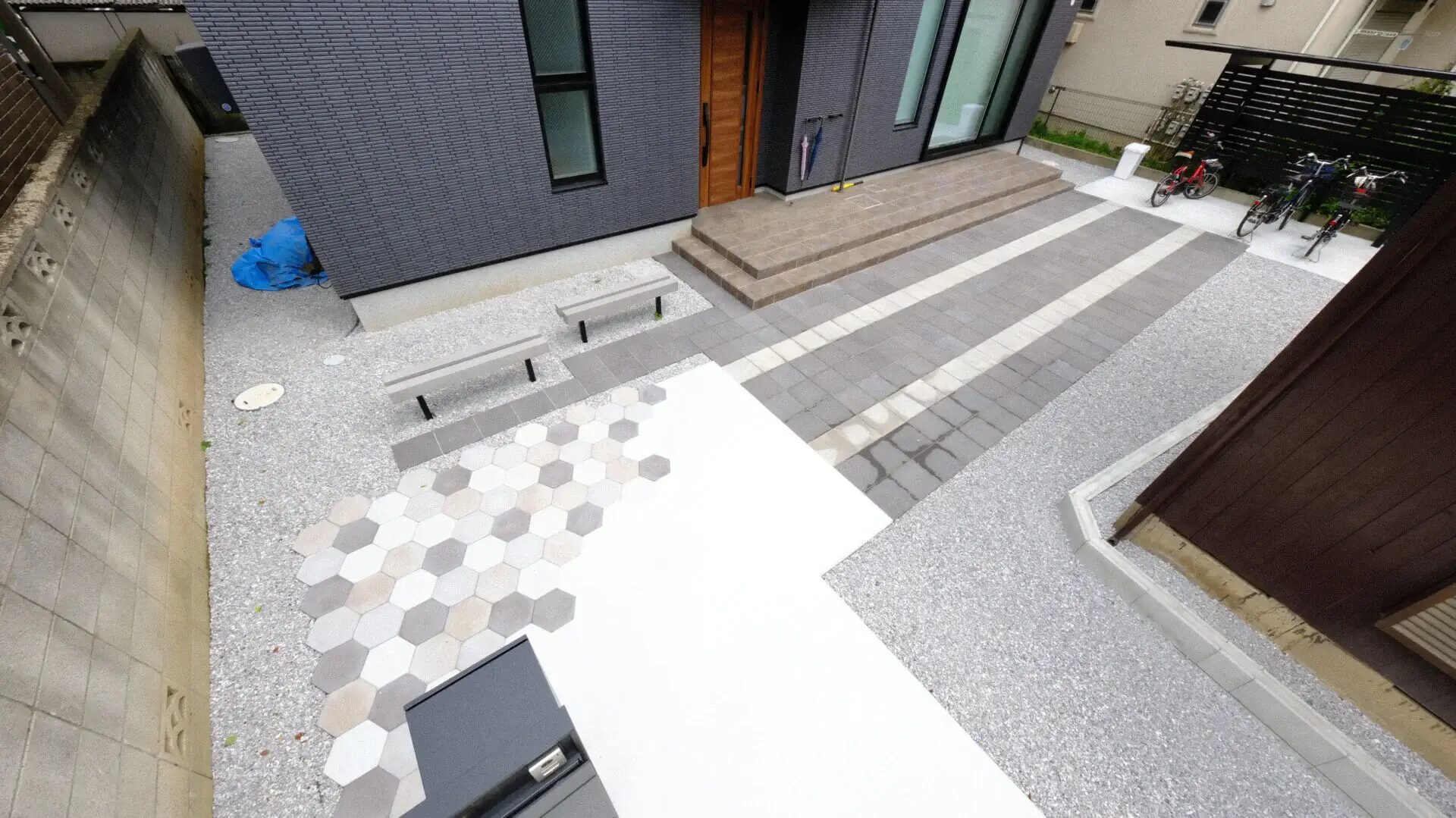 タイル　外構 大判のボニートタイルのアプローチ | 久保田セメント工業株式会社